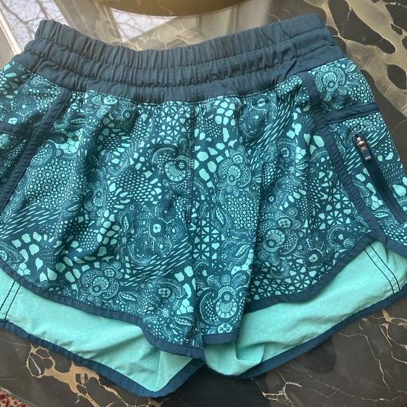 Lululemon shorts size 4 - Picture 1 of 6
